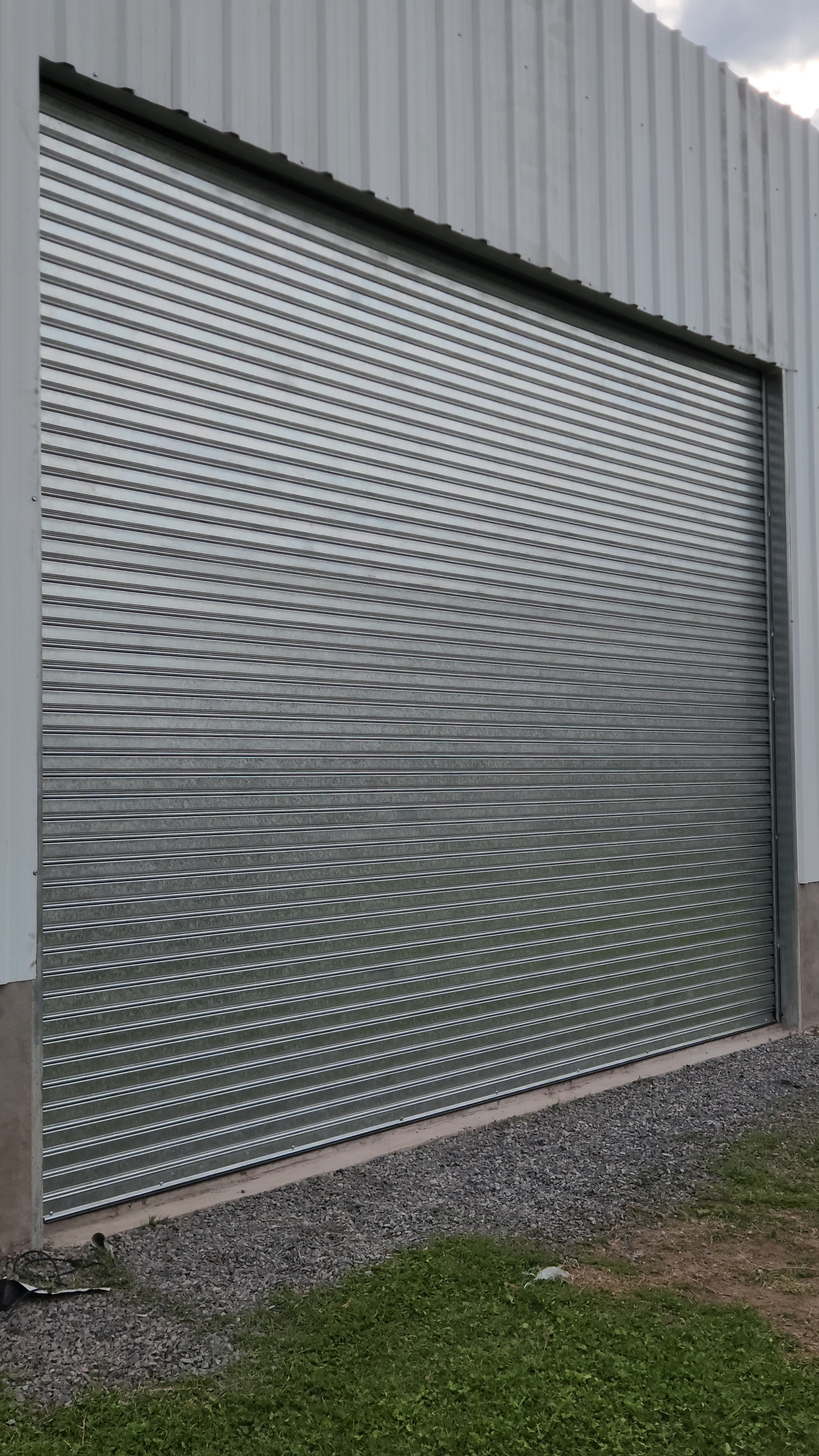 Cortina Metálica Industrial - Cortina metálica premium Mónaco con garantía extendida y servicio técnico 24/7