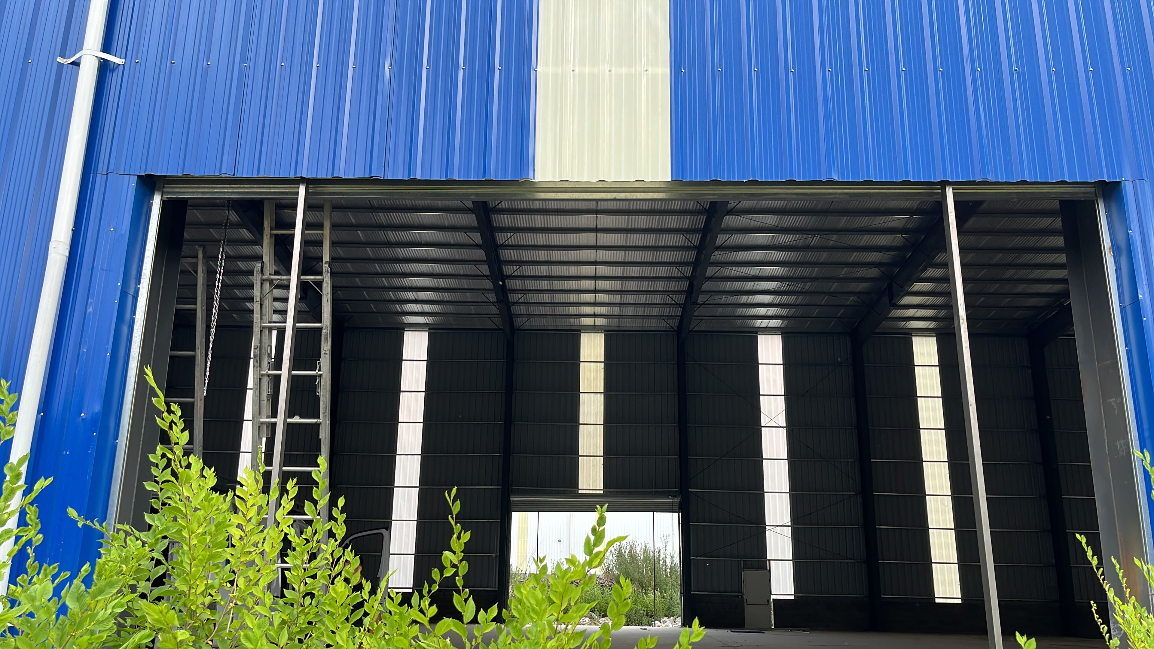 Complejo Industrial - Múltiples cortinas gran formato - Trabajo realizado por Mónaco Cortinas Metálicas Buenos Aires