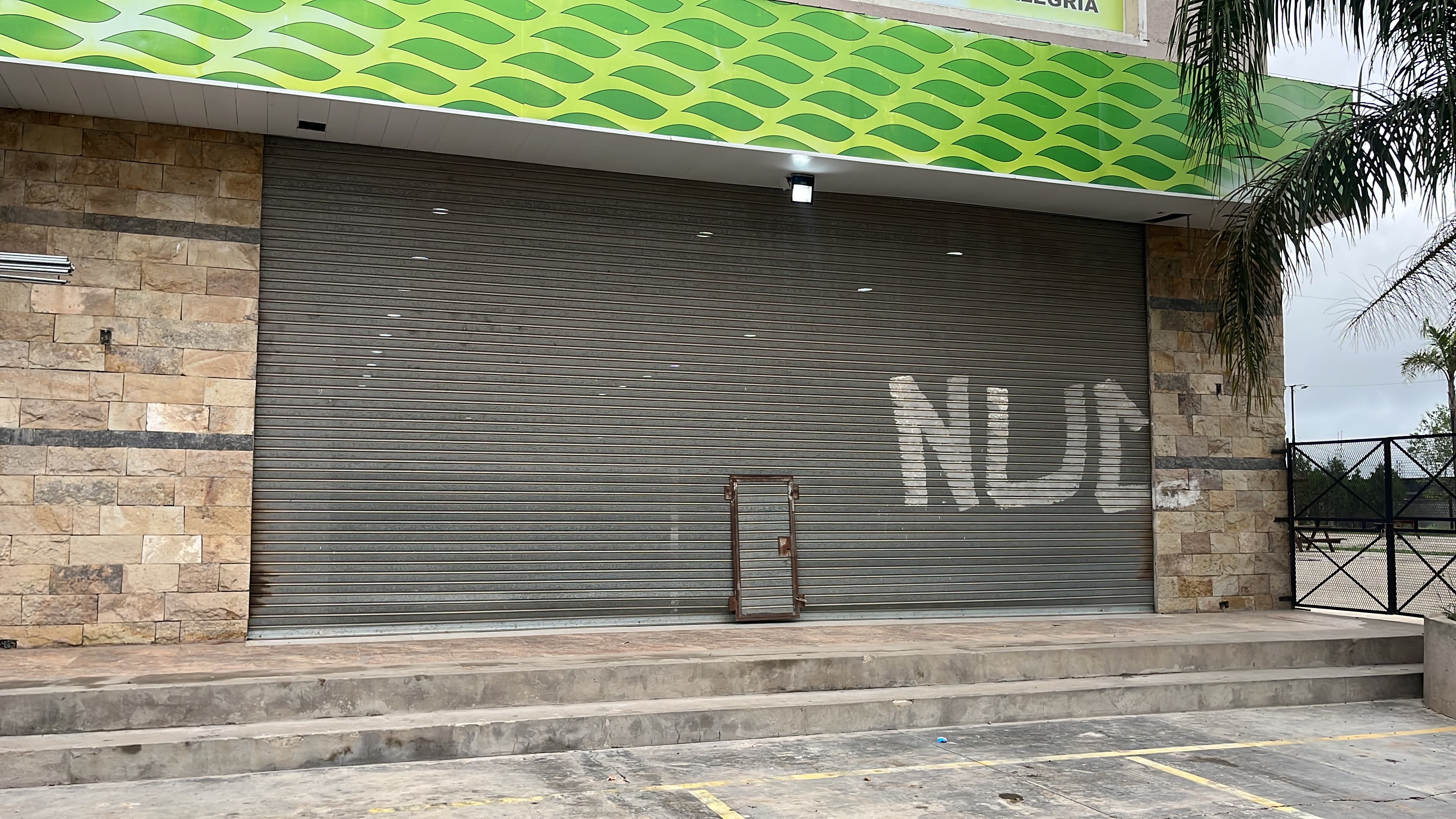 Local Comercial Moderno - Centro comercial premium - Trabajo realizado por Mónaco Cortinas Metálicas Buenos Aires