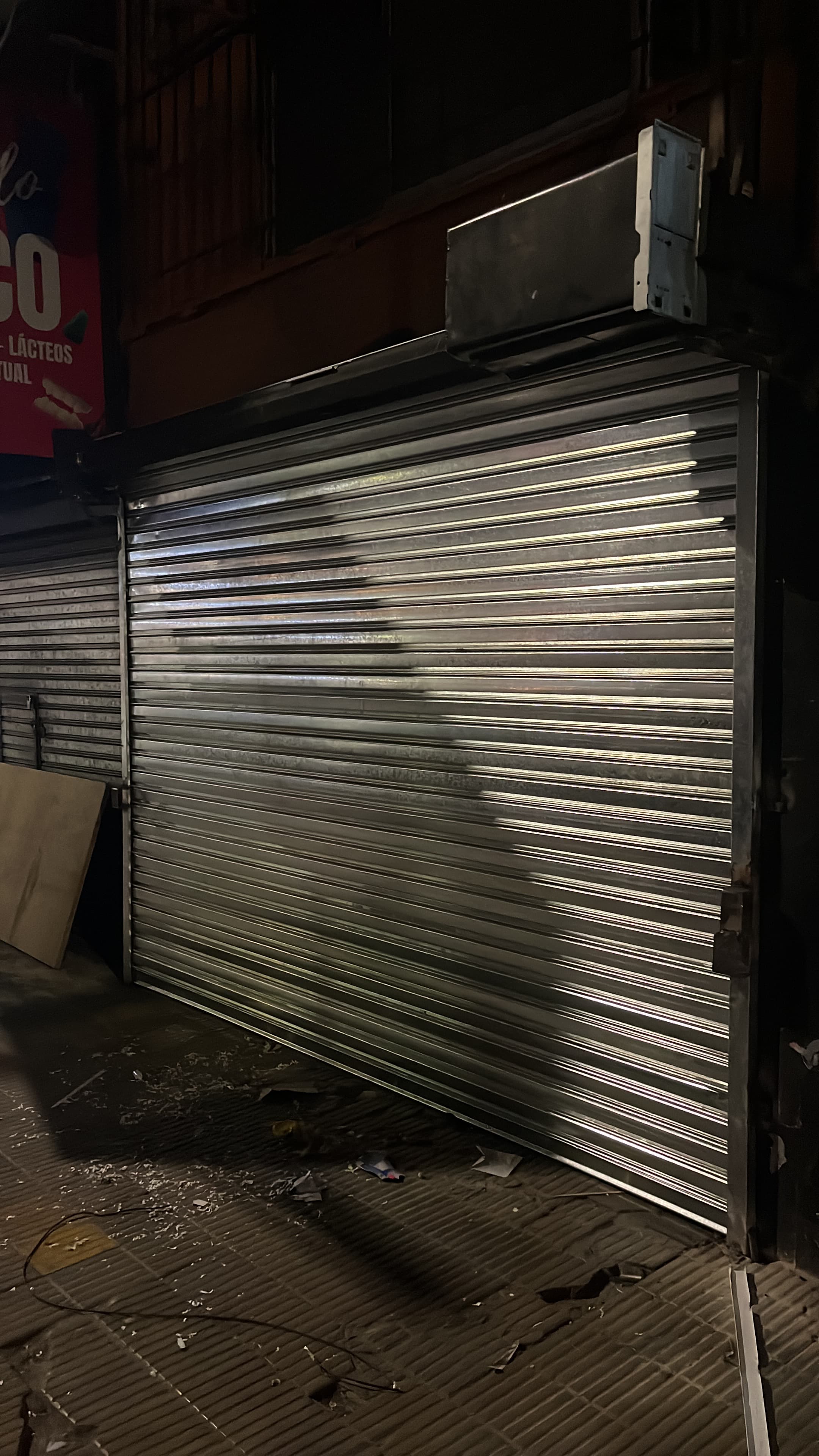 Instalación Nocturna - Servicio 24 horas disponible - Trabajo realizado por Mónaco Cortinas Metálicas Buenos Aires